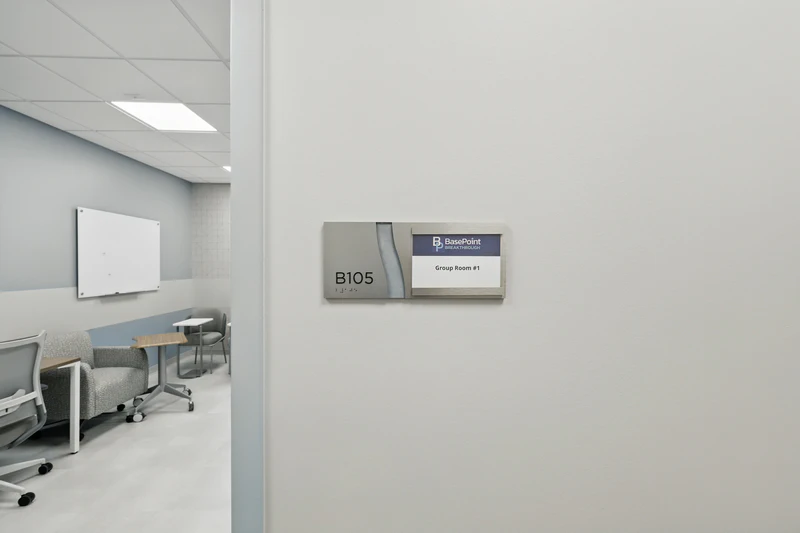 basepoint-breakthrough-frisco-adult-mental-health-facility-group-room-with-placard