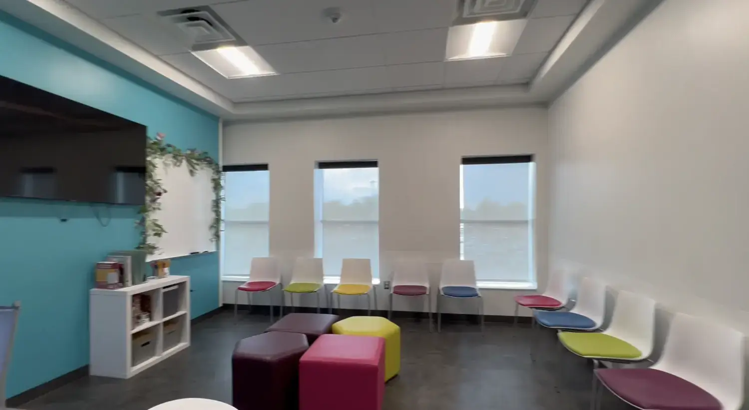basepoint-academy-arlington-blue-therapy-room-windows